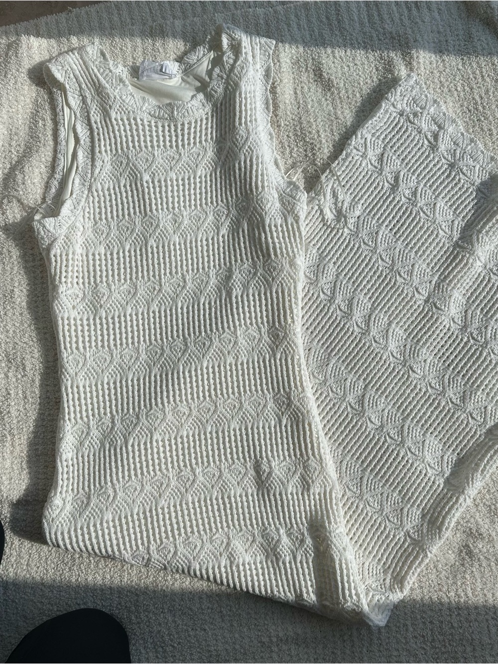 Olive & Oak Cream Cable Knit Sleeveless Sweater